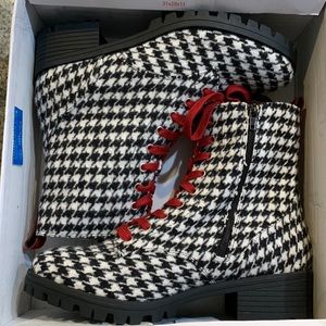 Ladies size 8 True Craft Raylee Hiker Boots